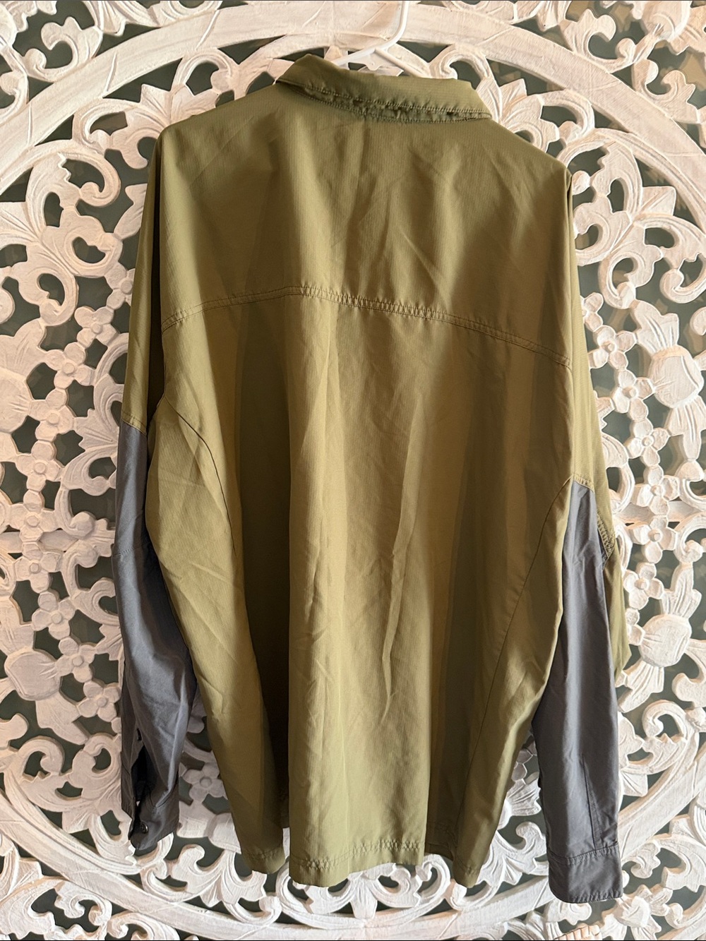 Men's Two-Tone Olive and Gray Patagonia Button-Up Shirt - Picture 5 of 7